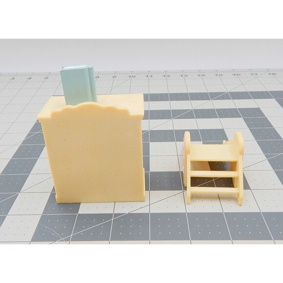 Calico Critters Sylvanian Families Nursery Pieces Dresser Slide Photo Book Album - Picture 3 of 8